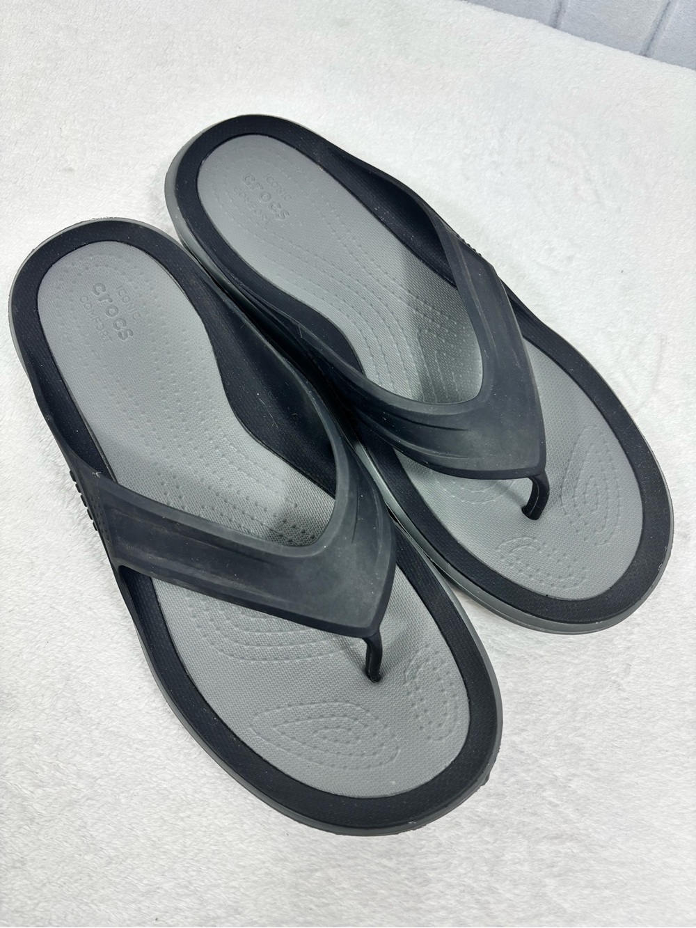 CROCS Men’s Gray and Black Flip Flop Sandals Size 12
